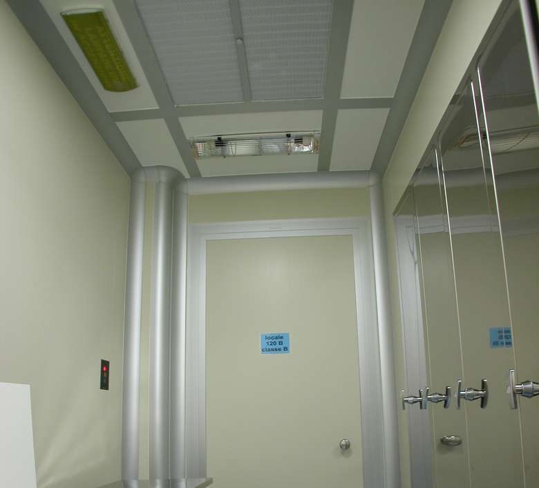 Apparecchi UV-C a soffitto nelle aree di vestizione — Light Progress